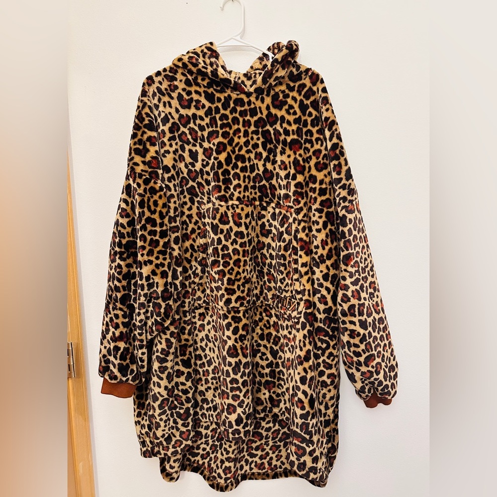 The Comfy  OS Cheetah Print Bath Robe Sleep Pajama Sweatshirt Hoodie Cozy Warm
